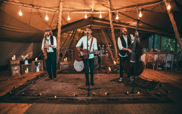 Best Hire Live Band for Wedding