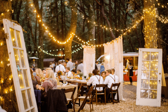 How to Add Some Glamour to Your Wedding Ceremony: Light Up the Night