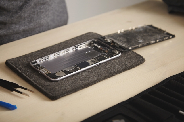 How to Replace Your iPhone 13 Battery - DIY Guide