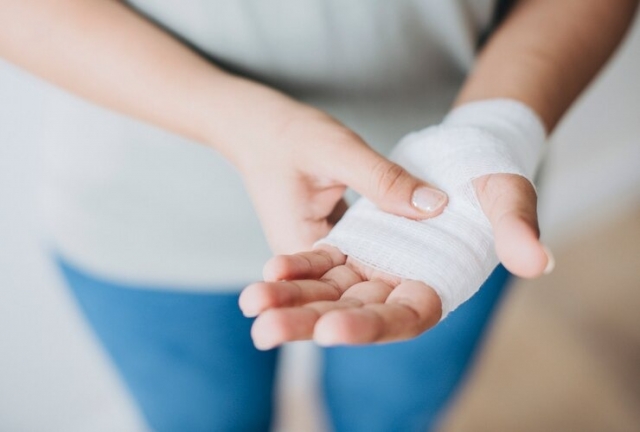 Slip and Fall Injuries: When to Call a Personal Injury Lawyer in St. Catharines
