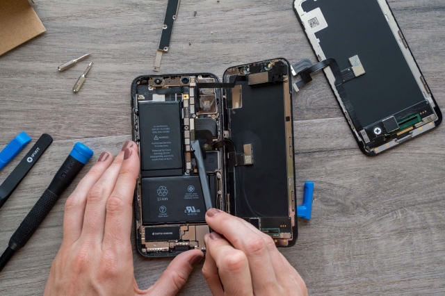 iDestiny Apple Service Center in Thane: Your Trusted Destination for “Apple iPhone Repair Near Me”