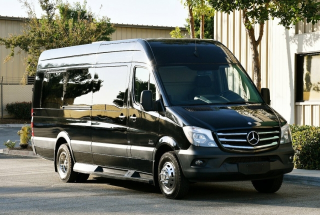 Planning A Big Trip? A Minibus Rental Is Your Secret Weapon