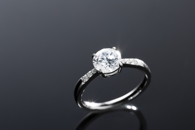 How to Style Your Round Cut Diamond Ring with Modern Outfits