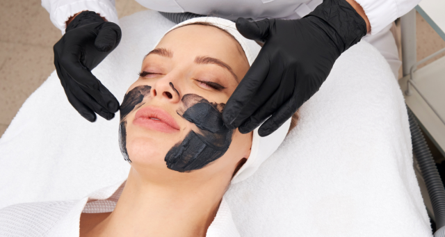 How Laser Carbon Peel Clears Clogged Skin?