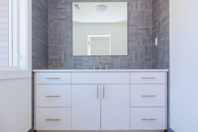 5 Reasons to Choose a White Shaker Solid Wood RTA Vanity