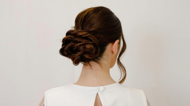 Easy Updos and Best Hair Colours for Curly Hair Beginners
