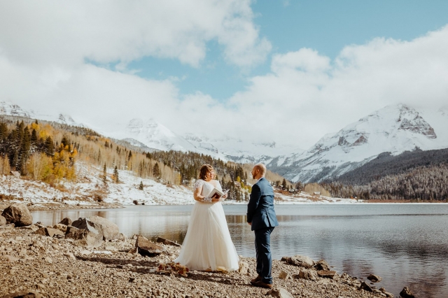 How to Choose the Right Colorado Elopement Photographer for Your Special Day