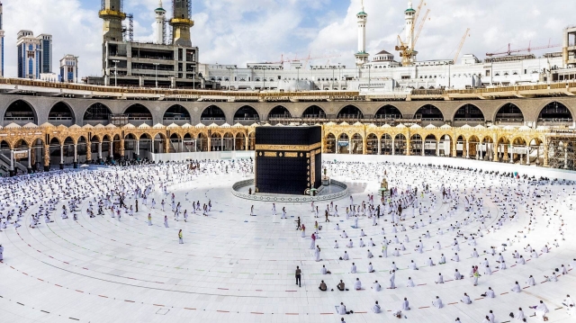 Why Should Families Book Spiritual Journeys to Makkah in 2025?