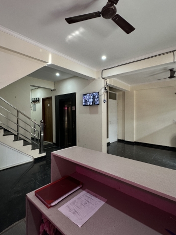 luxury pg in sector 18 gurugram