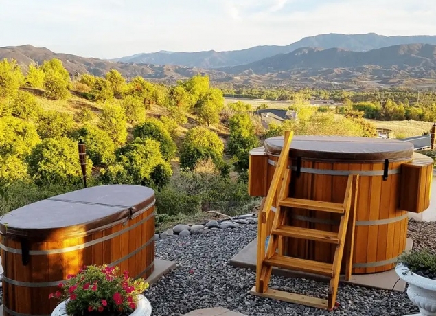 round hot tubs 