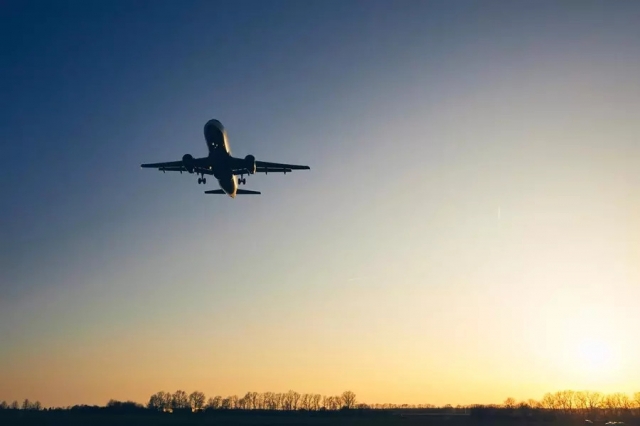 How do I talk to a human at Iceland air?