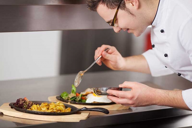 5 Advantages of Hiring Full-Time Private Chefs for Your Household
