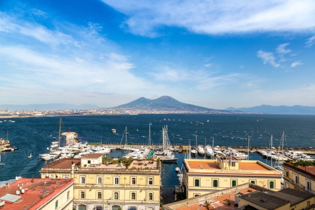 Naples Unveiled: Your Ultimate Gateway to Italy’s Coastal Treasures - Benvenuto Limos