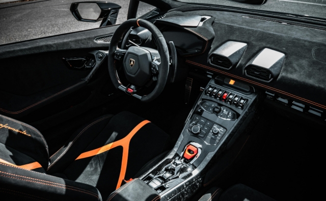 How Auto Repair Shops Dubai Help Keep Your Car Safe