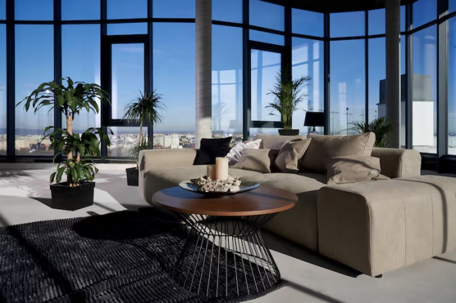 Why Should UK Hotels Invest in Switchable Glass Technology?