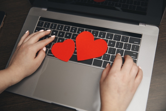 How to Identify and Avoid Online Dating Scams in 2025