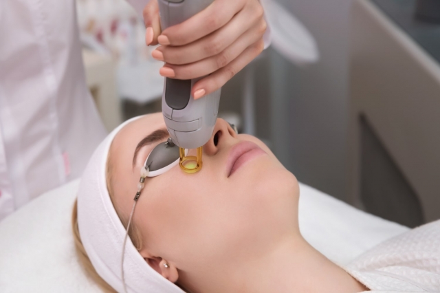 How does Fractional CO2 laser compare to microneedling?
