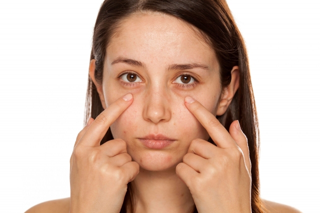 What Skincare Routine Helps Fade Dark Circles?