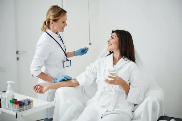 Natural Living Meets Science: Combining Lifestyle Habits with Medical Support for Menopause