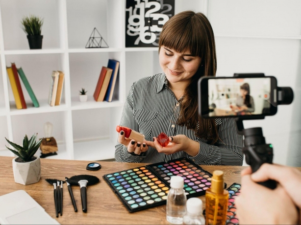 What Is Influencer Whitelisting? Benefits, Risks, and Best Practices for Paid Content