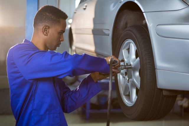 Why Alloy Wheel Repair in Manchester Is Essential for Urban Drivers
