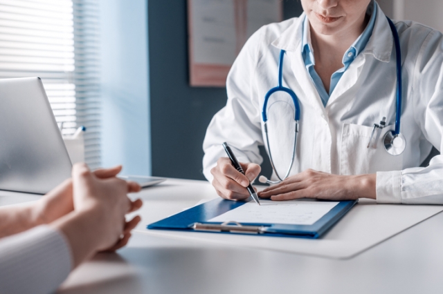 Say Goodbye to Cataracts at Arora Eye Centre – The Best Cataract Hospital in Karnal