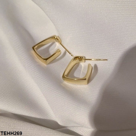 Hoop & Pearl Earrings: Classic Staples Every Woman Should Own