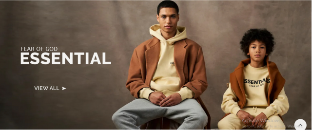 The Essentials Hoodie & T-shirts: Practical Features for Everyday Wear