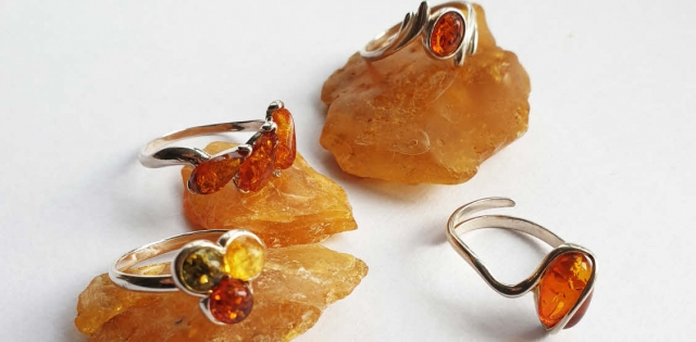 Why Amber and Silver Rings Feel Like Wearing a Tiny Piece of Sunset?
