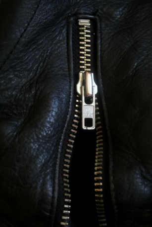 How to Choose Zippers That Will Hold Up in Retail Products