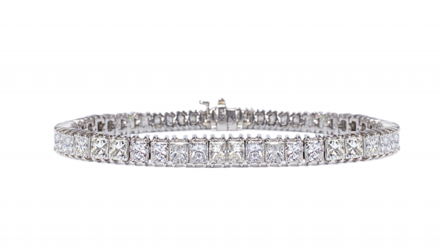 Diamond Bracelet vs. Gold Bracelet – What Should You Choose?