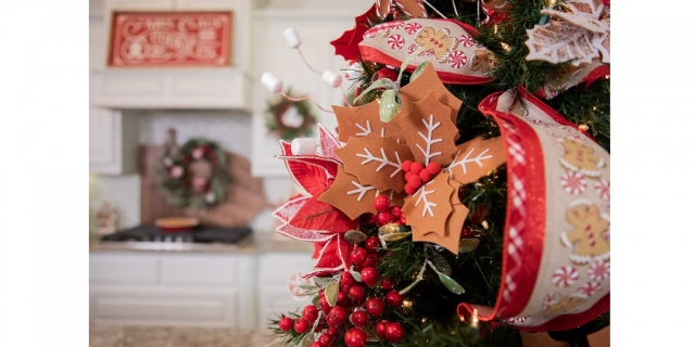 The Best Christmas Flowers for a Winter Wonderland-themed Tree - Live Positively