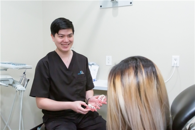 Smile Makeover With Dental Implants & Invisalign: Houston’s Top Cosmetic Combo