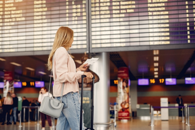 From Tinseltown to the Six: Navigating Your YYZ to LAX Flight Journey