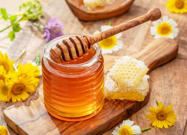 Organic Honey for Kids: Safe Uses and Benefits