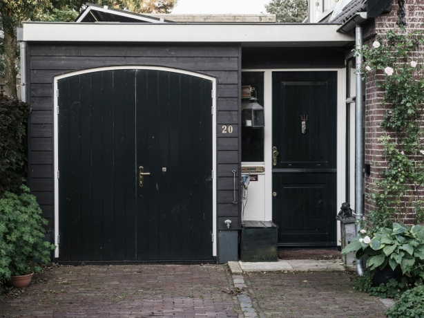 Exterior Design Tweaks That Move Homes Off the Market
