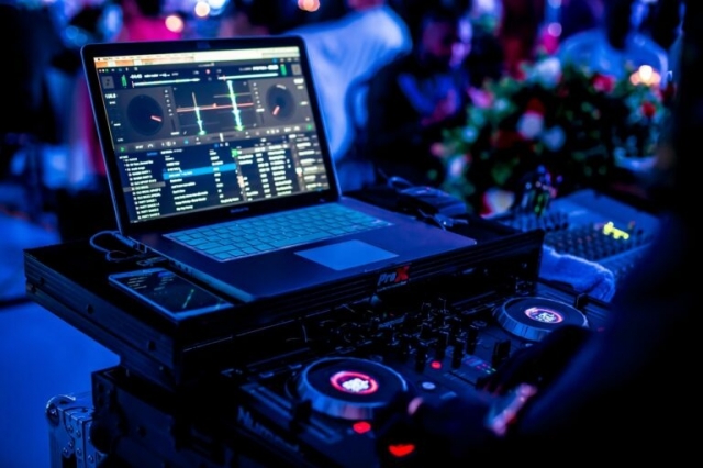 Music and Flowers Enhance Corporate Events Beautifully