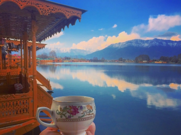 Café Culture in Kashmir: Best Cosy Cafés & Hangouts in Srinagar