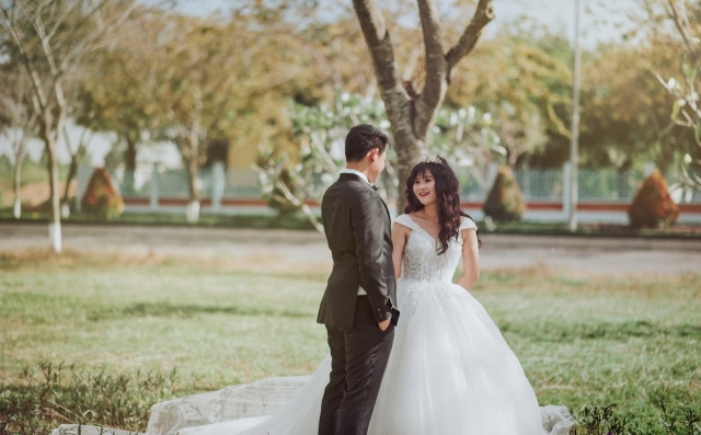 September Wedding Colors 2025: Top Trending Palettes for Fall Brides
