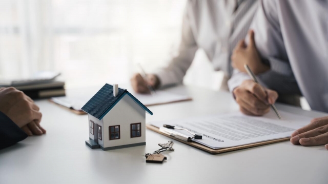 Home Loan Refinance: When and Why Should You Switch Lenders?