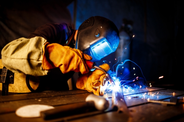 Choosing the Right Fume Extractor for Canadian Industries: Factors to Consider