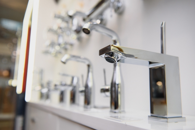 The Role of a Plumbing Fixture Showroom in Bathroom Renovations