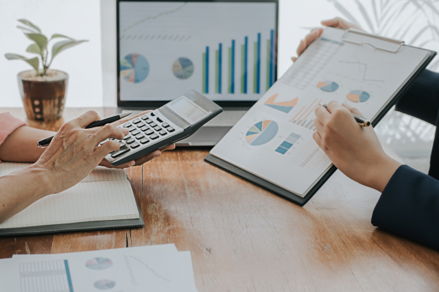 How to Expand Into New Markets Without Overextending Your Budget