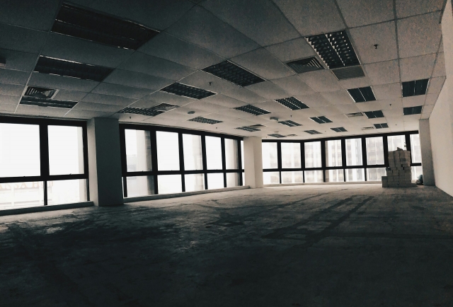 Top Challenges Builders Face in Office Refurb Projects & How to Solve Them
