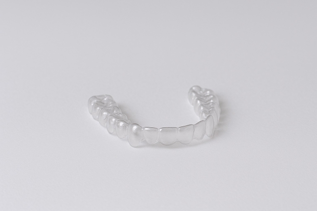 Straightening your smile discreetly this summer