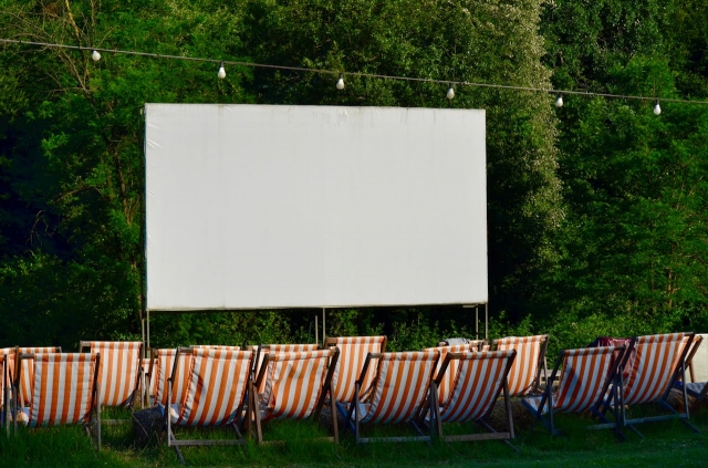 Your Backyard Stadium: How to Host the Perfect Outdoor Football Watch Party
