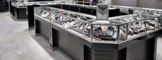 Classic Display Cases For Bongs
