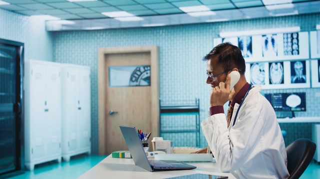 Ambient AI & Voice Assistants in Healthcare: The Key to Combating Clinician Burnout