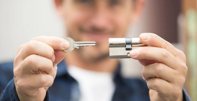 Why Does Round-The-Clock Locksmith Access Matter During Emergencies