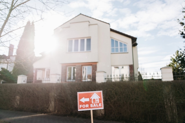 5 Simple Ways to Help Your House Sell Fast During the Holidays
